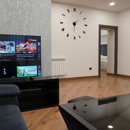 Lovely, Newly Remodeled Apartment In Yerevan! Buitenkant foto