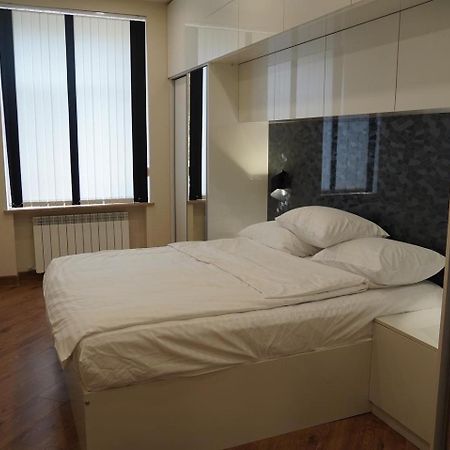 Lovely, Newly Remodeled Apartment In Yerevan! Buitenkant foto