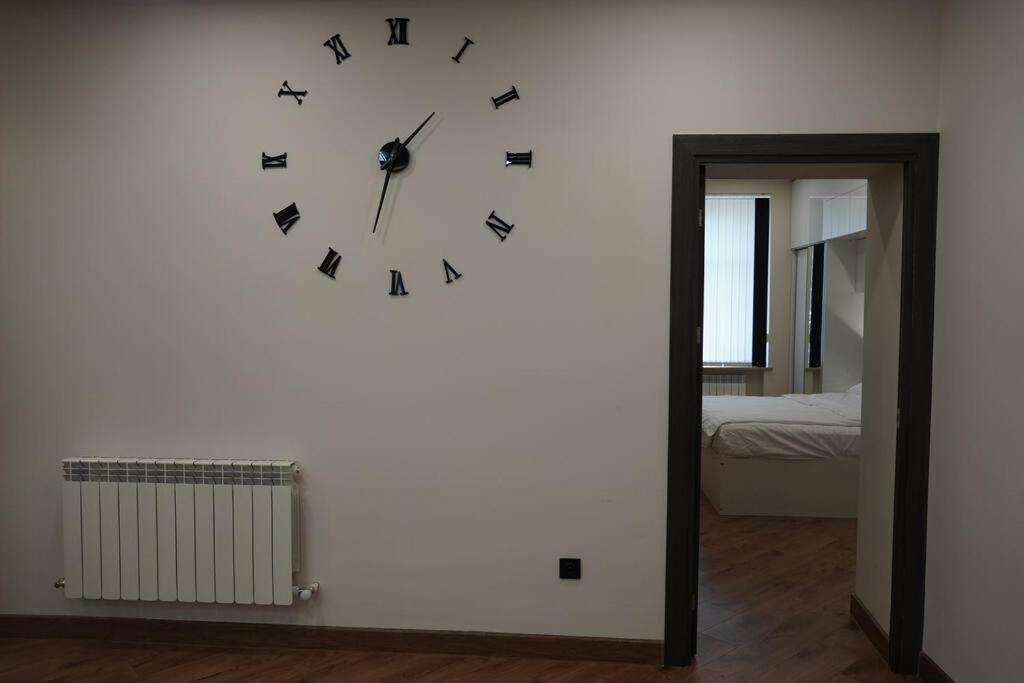 Lovely, Newly Remodeled Apartment In Yerevan! Buitenkant foto