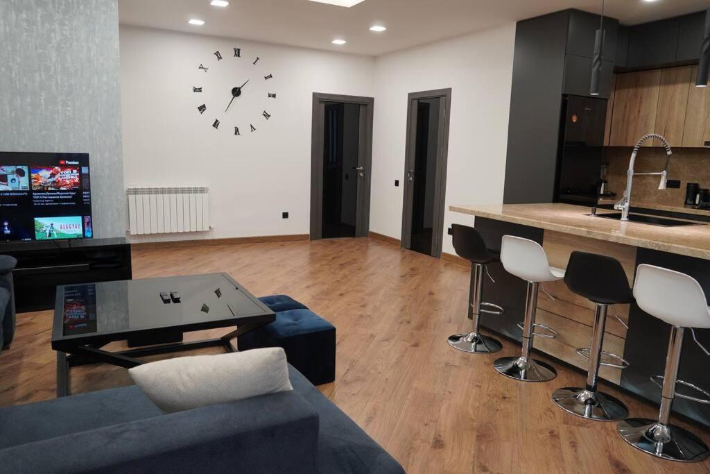Lovely, Newly Remodeled Apartment In Yerevan! Buitenkant foto