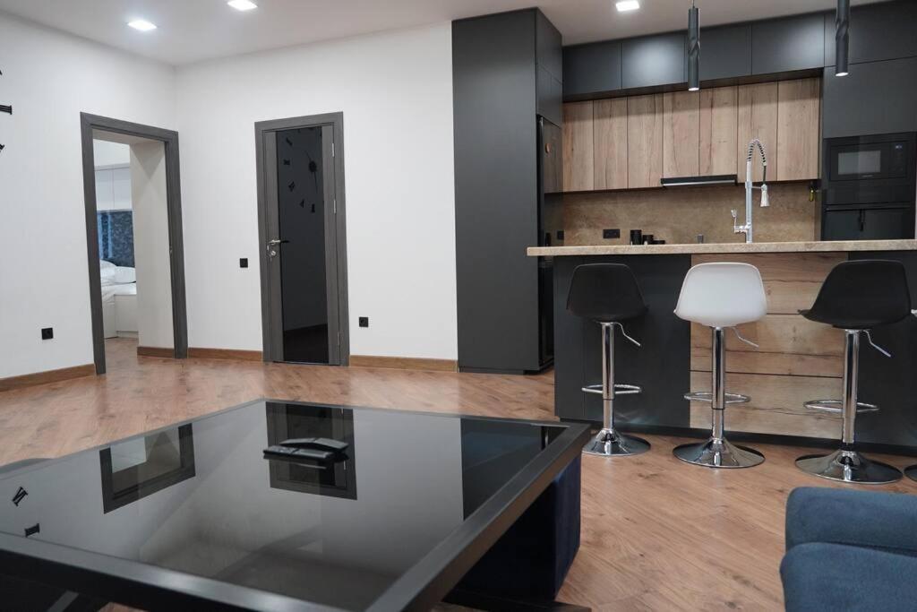 Lovely, Newly Remodeled Apartment In Yerevan! Buitenkant foto